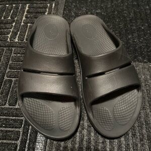 Oofos Orthopedic Sandals Men’s 7 Women’s 9